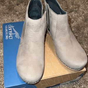 Dansko Maria Milled Nubuck Taupe